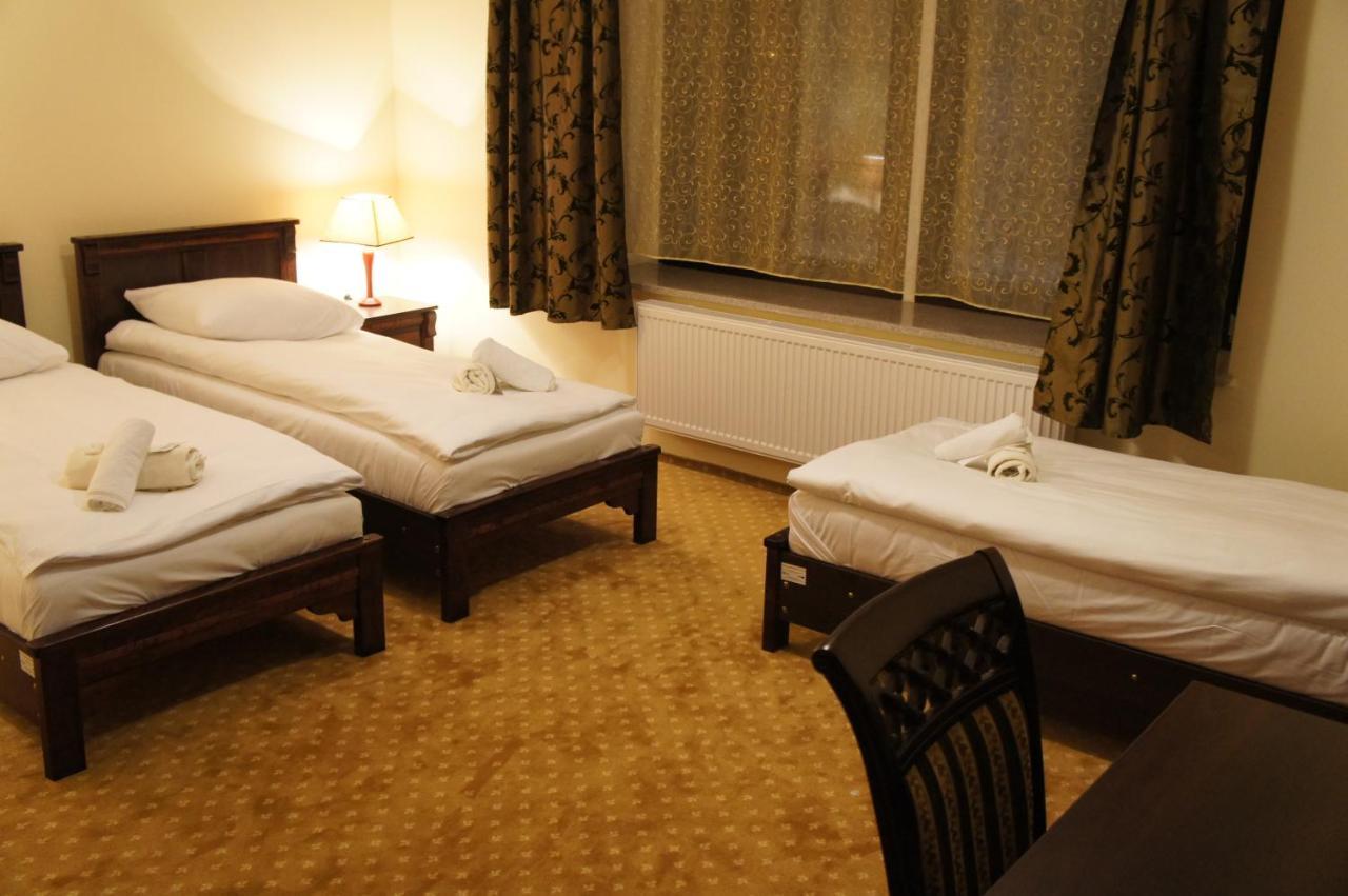 Hotel Dworska Elektrownia Kędzierzyn-Koźle Habitación foto