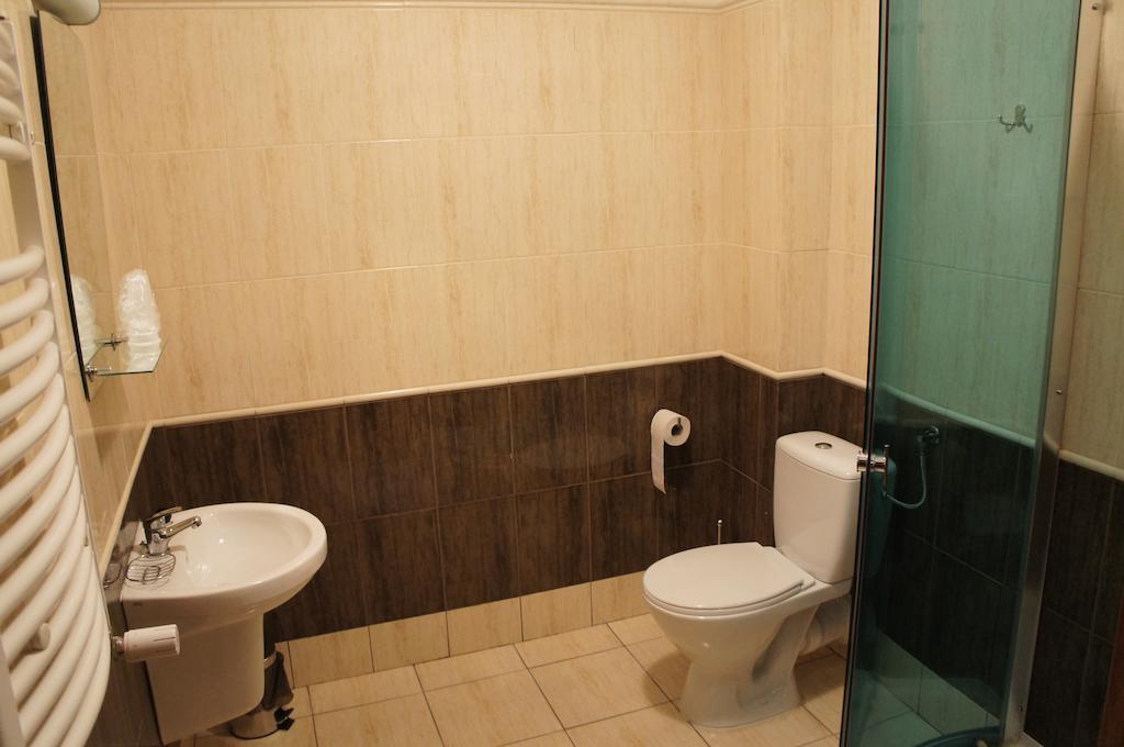 Hotel Dworska Elektrownia Kędzierzyn-Koźle Habitación foto